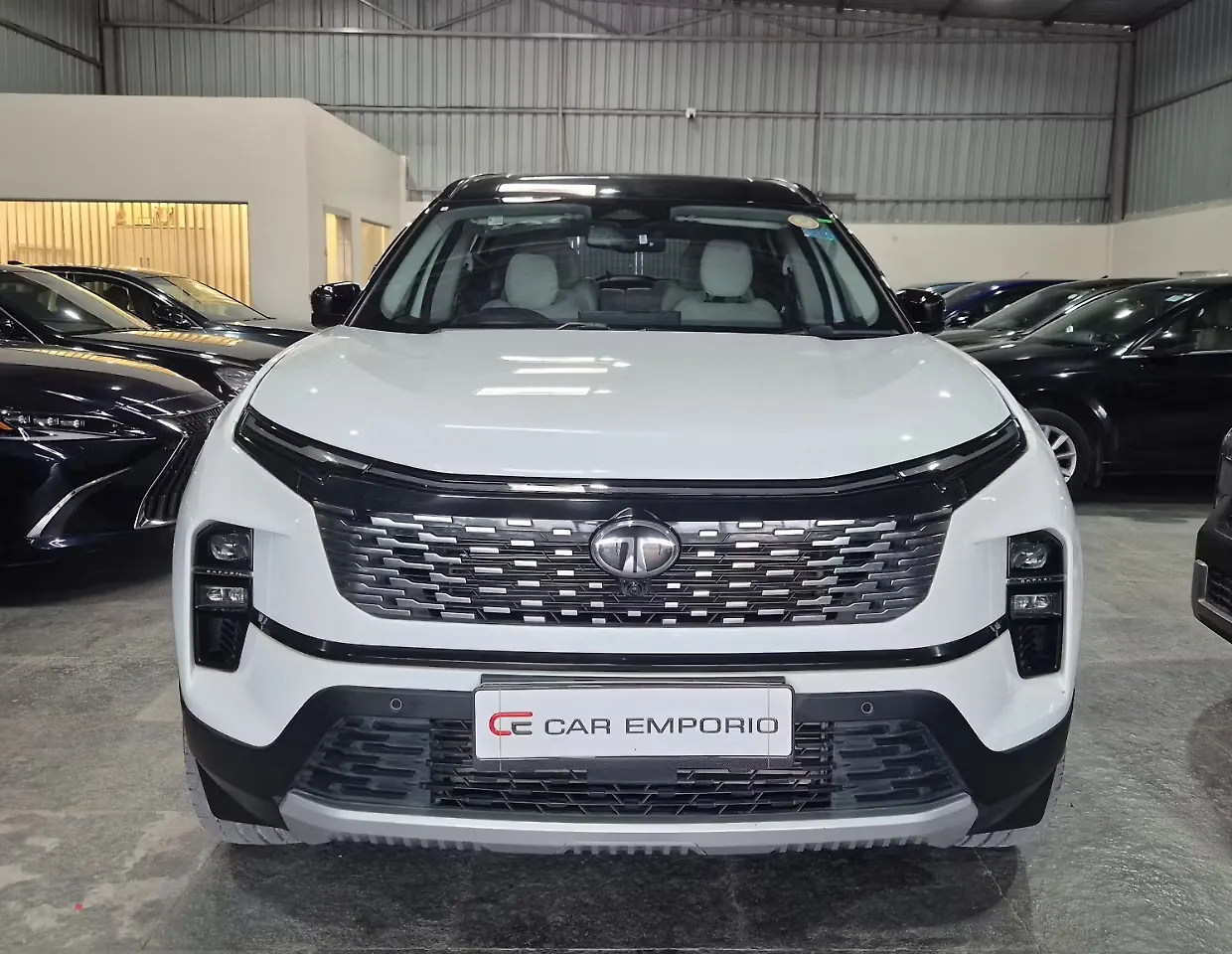 2024 Tata Safari Accomplished Plus 6 STR Dual Tone AT