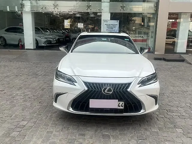 2023 Lexus Old Generation ES 2018 300h Luxury 2023 Lexus Old Generation ES 2018 300h Luxury