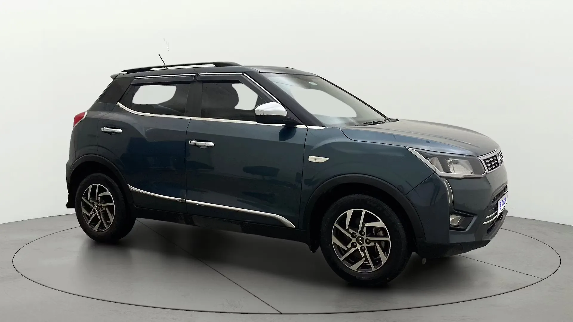 2023 Mahindra XUV300 W6 1.2 Petrol AMT [2021]