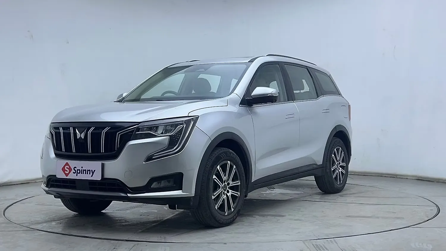 2021 Mahindra Old Generation XUV700 AX 7 Petrol MT 7 STR [2021]