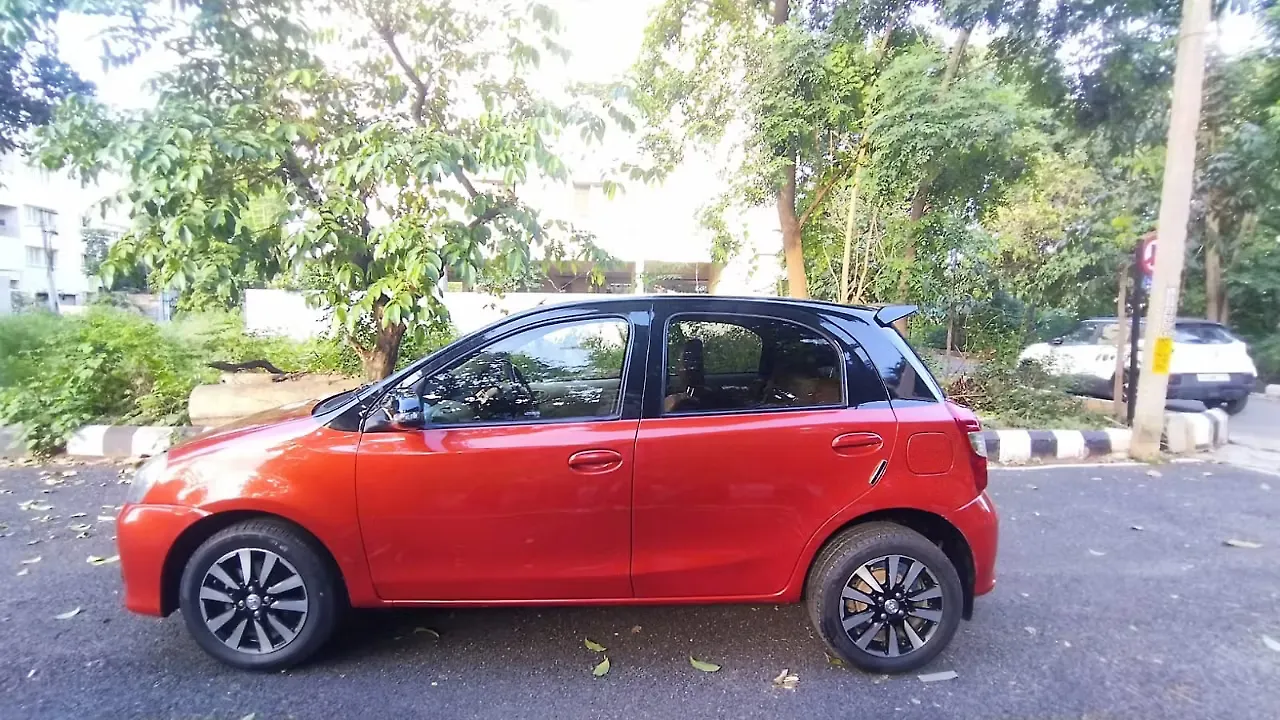 2019 Toyota Etios Liva VXD Dual Tone