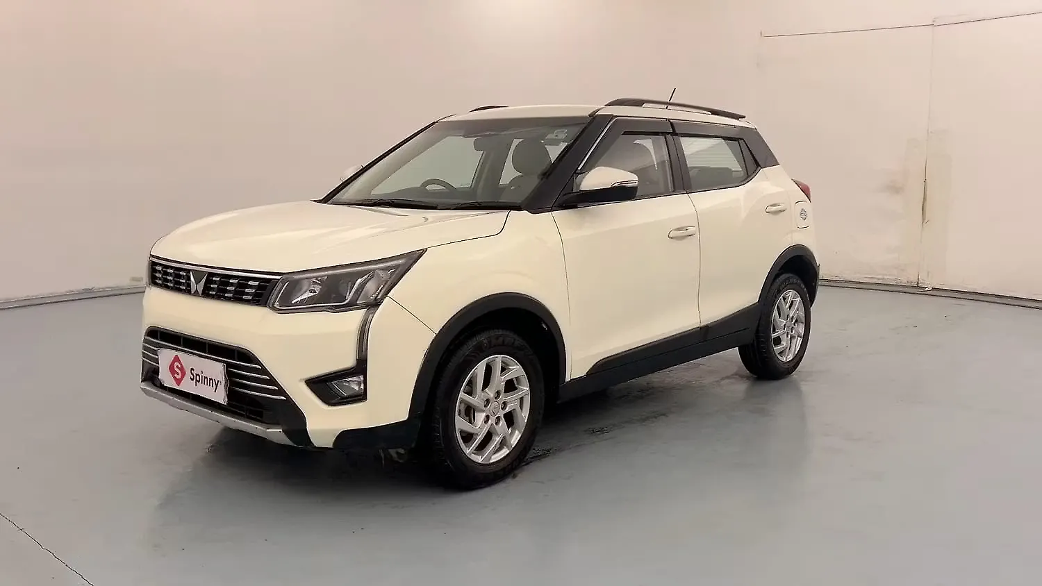 2023 Mahindra XUV300 W8 1.2 Petrol 2023 Mahindra XUV300 W8 1.2 Petrol