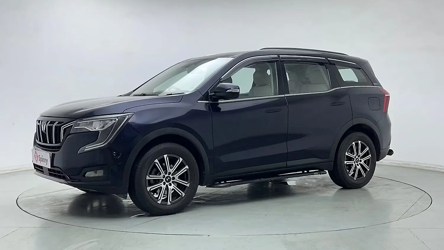 2024 Mahindra Old Generation XUV700 AX7 Luxury Pack 2WD Petrol 2.0L Turbo Automatic 7 STR 2024 Mahindra Old Generation XUV700 AX7 Luxury Pack 2WD Petrol 2.0L Turbo Automatic 7 STR