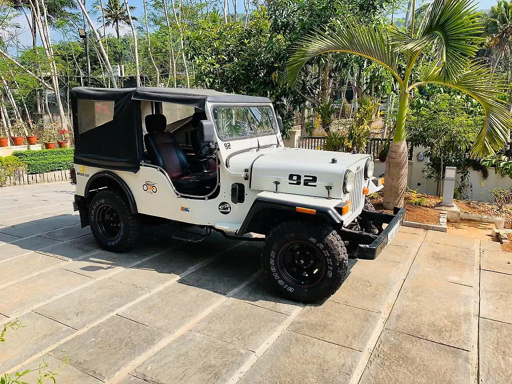 mahindra jeep scale model