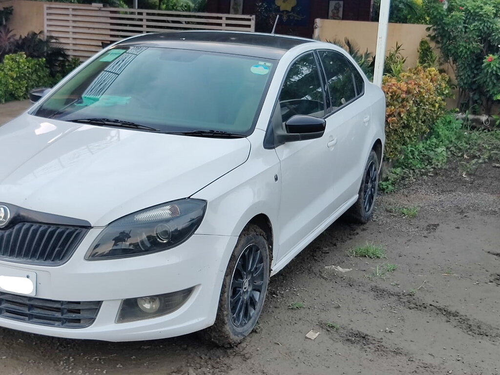 Skoda rapid black edition