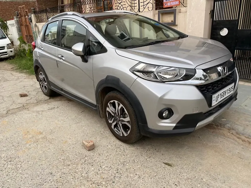 Used 18 Honda Wr V 17 Vx Mt Petrol For Sale At Rs 8 00 000 In Noida Cartrade