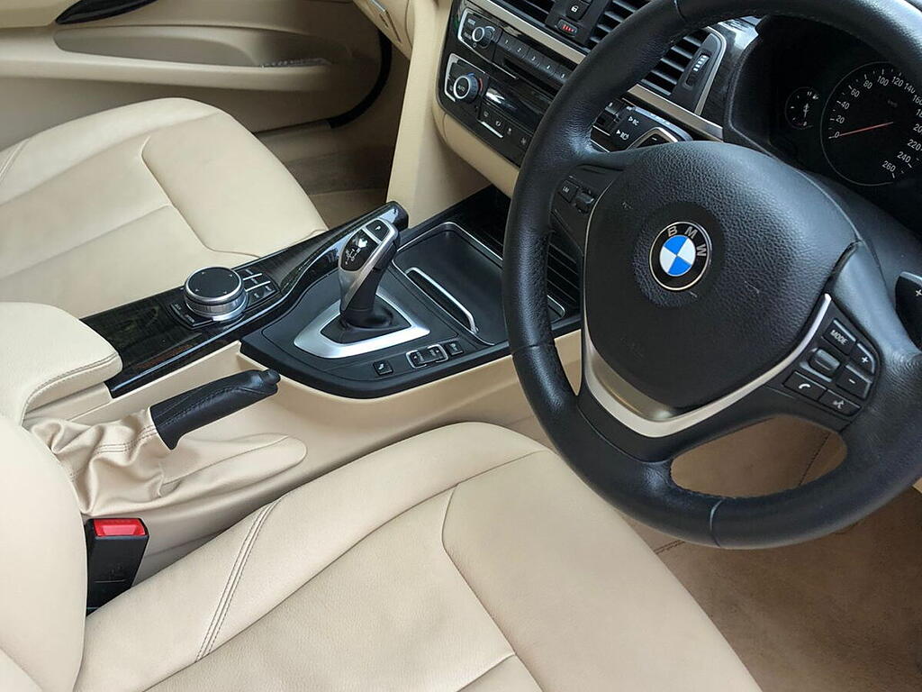 Second Hand BMW 3 Series GT 320d Luxury Line in Lucknow