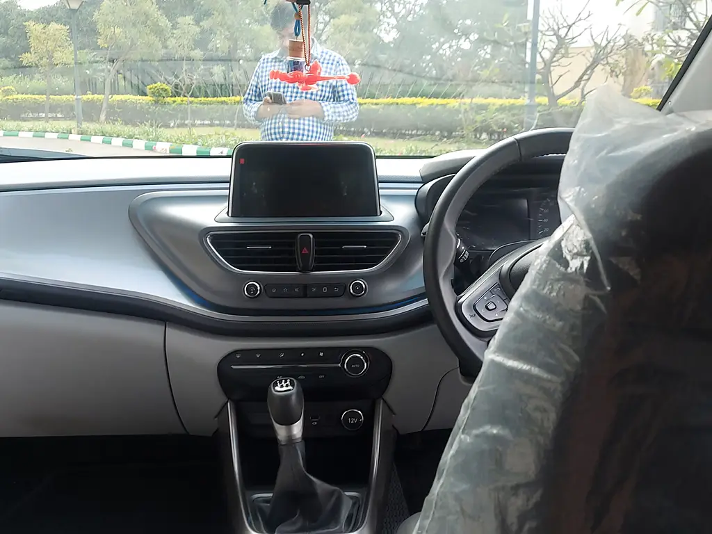 Second Hand Tata Altroz XZ Petrol in Bangalore