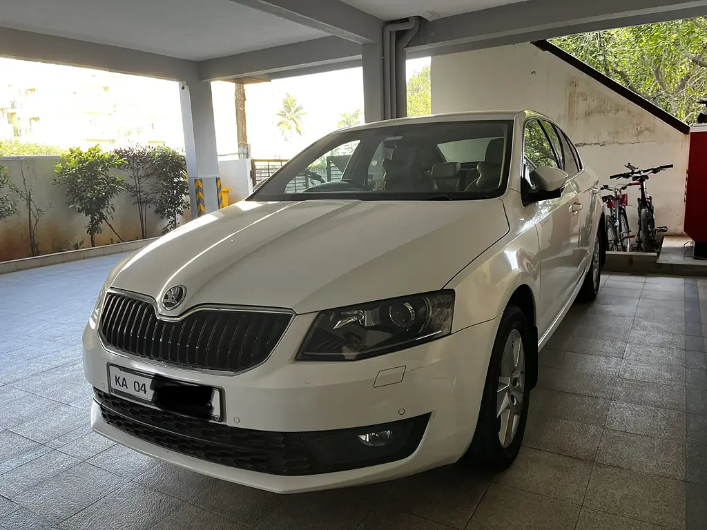 Second Hand Skoda Octavia [2015-2017] 2.0 TDI CR Ambition Plus AT in Bangalore