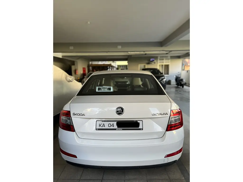 Second Hand Skoda Octavia [2015-2017] 2.0 TDI CR Ambition Plus AT in Bangalore