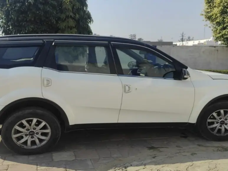 Second Hand Mahindra XUV500 [2015-2018] W10 in Agra