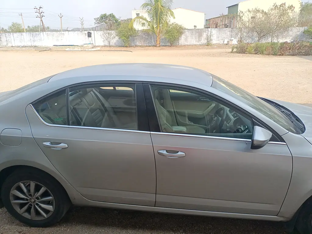 Second Hand Skoda Octavia [2013-2015] Ambition 2.0 TDI AT Zeal in Hyderabad