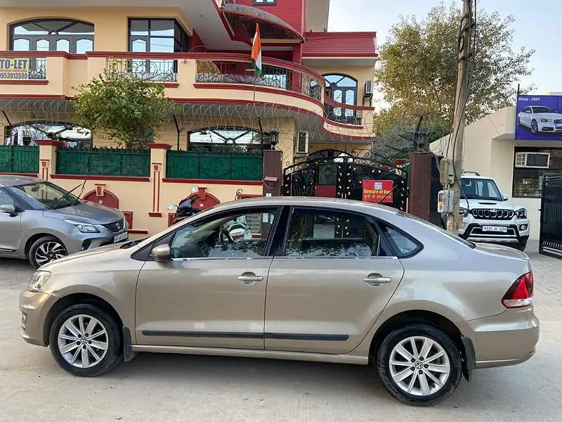 Second Hand Volkswagen Vento [2015-2019] Highline Diesel AT [2015-2016] in Gurgaon