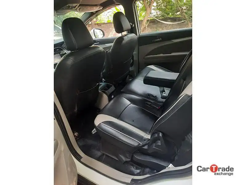 Second Hand Mahindra Marazzo M6 Plus 8 STR in Kolkata