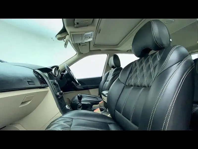 Second Hand Mahindra XUV500 [2015-2018] W10 Black Interiors [2017] in Kolkata