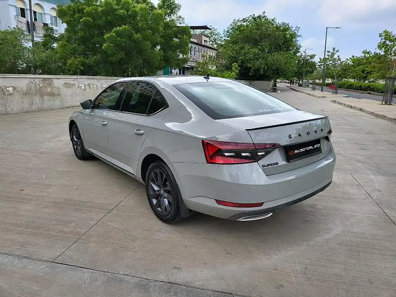 Second Hand Skoda Superb Sportline AT in Ahmedabad