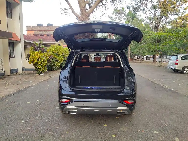 Second Hand MG Hector Plus [2020-2023] Select 2.0 Diesel Turbo MT 7-STR in Dak. Kannada