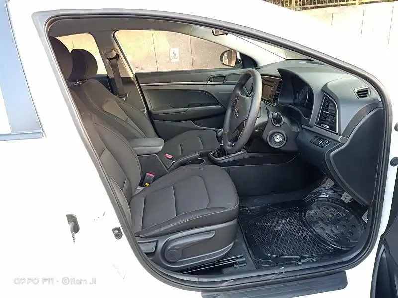 Second Hand Hyundai Elantra 2.0 S MT in Delhi