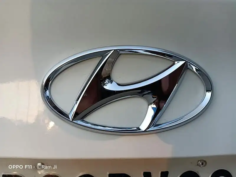 Second Hand Hyundai Elantra 2.0 S MT in Delhi