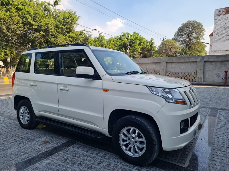 Mahindra TUV300 T8