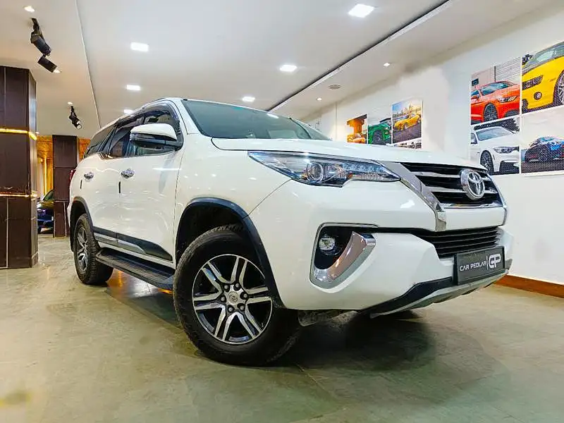 Second Hand Toyota Fortuner [2016-2021] 2.8 4x2 AT [2016-2020] in Lucknow