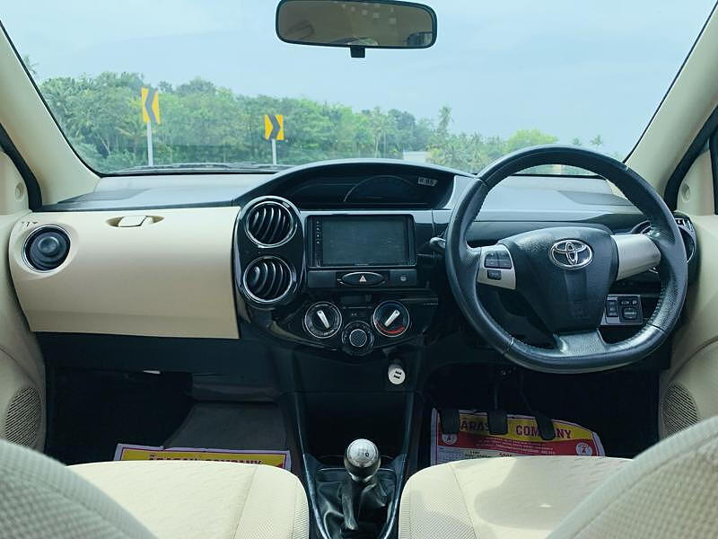 Second Hand Toyota Etios Liva VX Dual Tone in Kollam