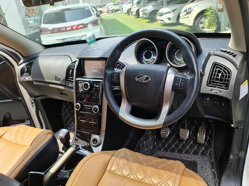 Used Mahindra XUV500 W11 in Lucknow