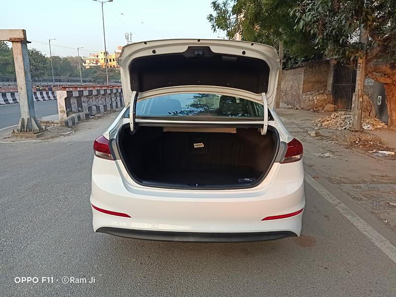 Second Hand Hyundai Elantra 2.0 S MT in Delhi