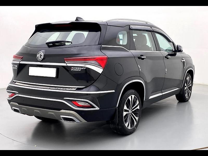 Second Hand MG Hector Plus Sharp 1.5 Petrol Turbo DCT 6-STR in Lucknow