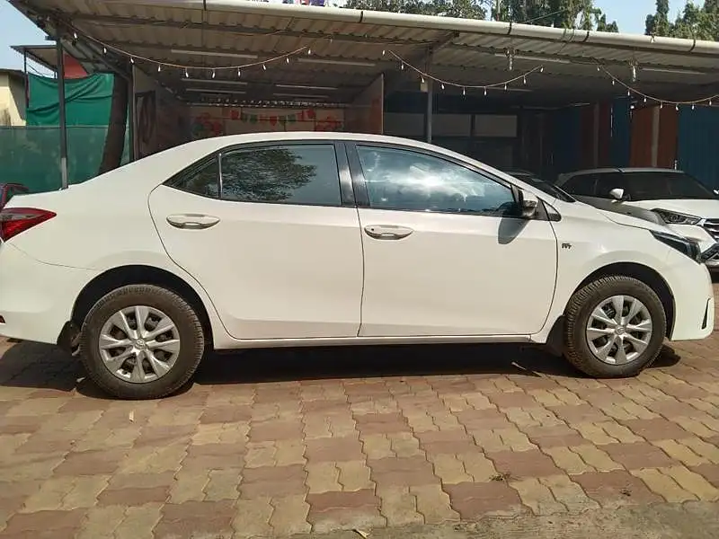 Second Hand Toyota Corolla Altis [2014-2017] JS Petrol in Mumbai