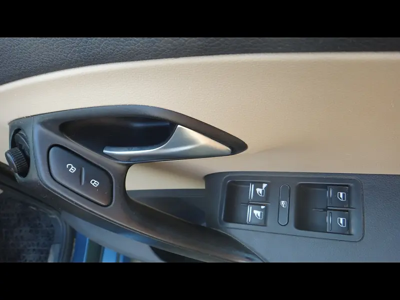 Second Hand Volkswagen Ameo Comfortline 1.2L (P) in Agra
