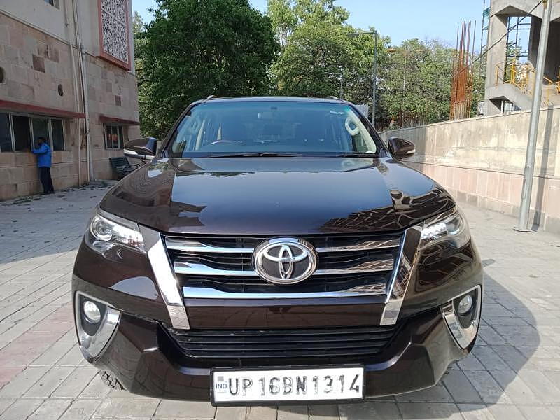 Toyota Fortuner [2016-2021] 2.8 4x2 AT [2016-2020]