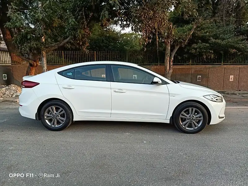 Second Hand Hyundai Elantra 2.0 S MT in Delhi