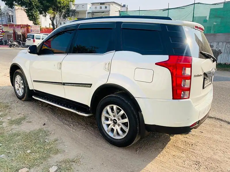 Second Hand Mahindra XUV500 [2015-2018] W10 in Lucknow