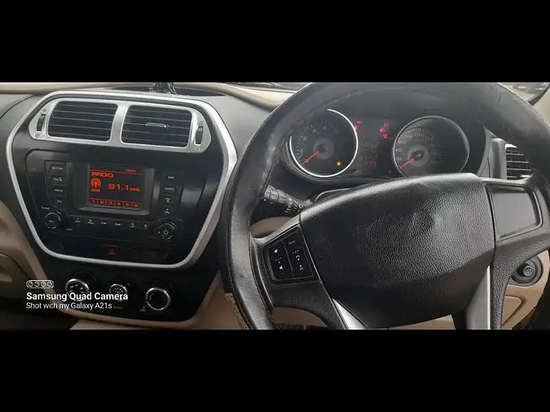 Second Hand Mahindra TUV300 [2015-2019] T8 in Lucknow