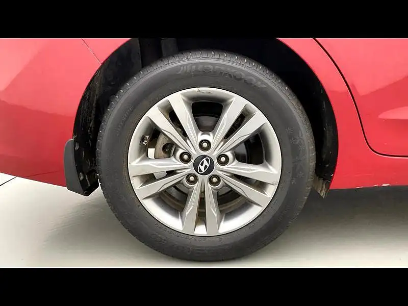 Second Hand Hyundai Elantra SX (O) 2.0 AT in Bangalore