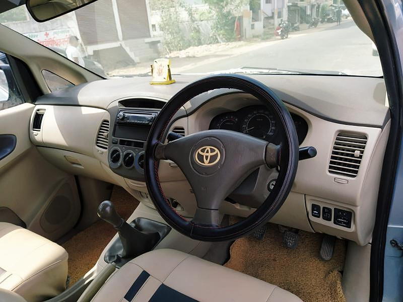 Second Hand Toyota Innova [2005-2009] 2.5 G4 7 STR in Lucknow