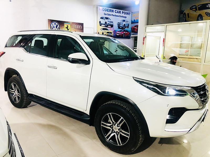 Second Hand Toyota Fortuner [2016-2021] 2.8 4x2 AT [2016-2020] in Chandigarh