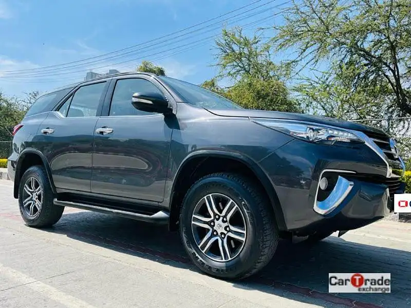 Second Hand Toyota Fortuner [2016-2021] 2.8 4x2 AT [2016-2020] in Bangalore