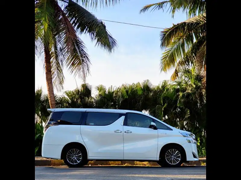 Used Toyota Vellfire Hybrid in Mumbai