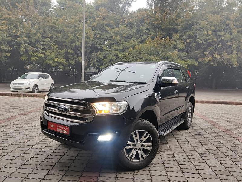 Used 2018 Ford Endeavour [2016-2019] Titanium  4x4 AT for sale in जालंधर  at ,50,000 - CarWale