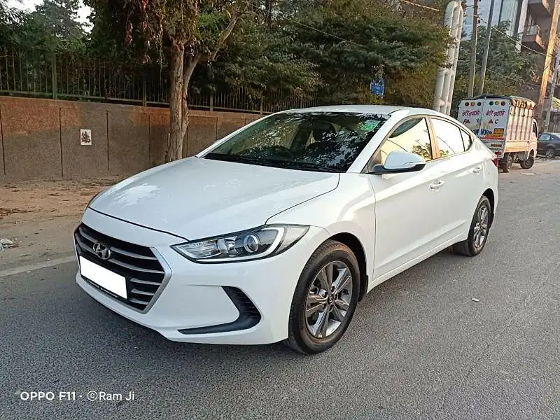 Second Hand Hyundai Elantra 2.0 S MT in Delhi