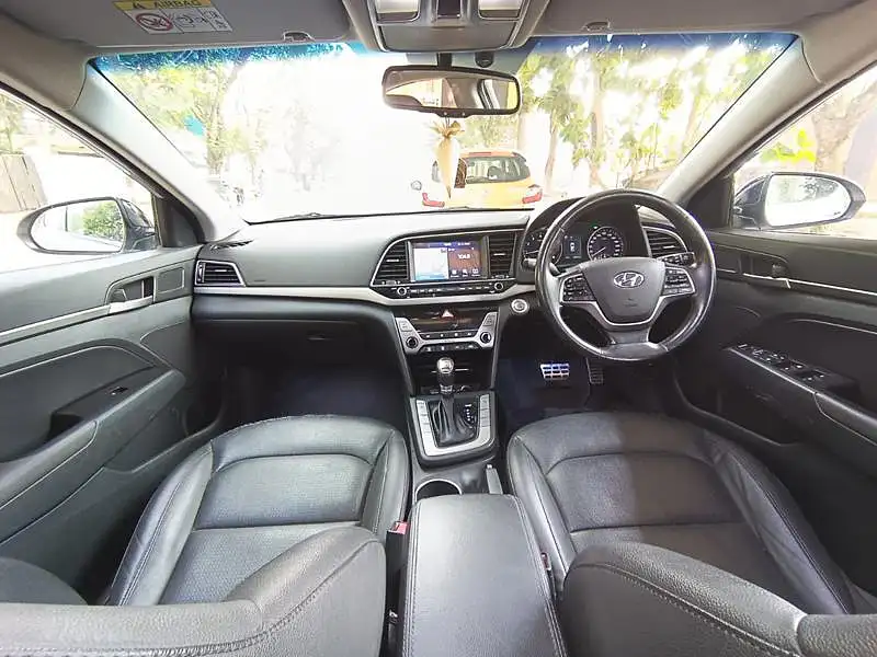 Second Hand Hyundai Elantra SX (O) 2.0 AT in Mumbai