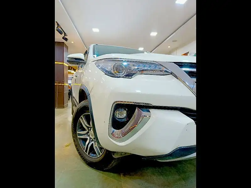 Second Hand Toyota Fortuner [2016-2021] 2.8 4x2 AT [2016-2020] in Lucknow