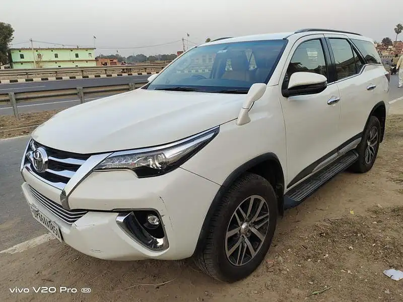 Second Hand Toyota Fortuner [2016-2021] 2.8 4x2 AT [2016-2020] in Lucknow