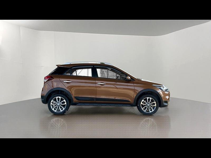 Second Hand Hyundai i20 Active [2015-2018] 1.4 SX Dual Tone in Lucknow
