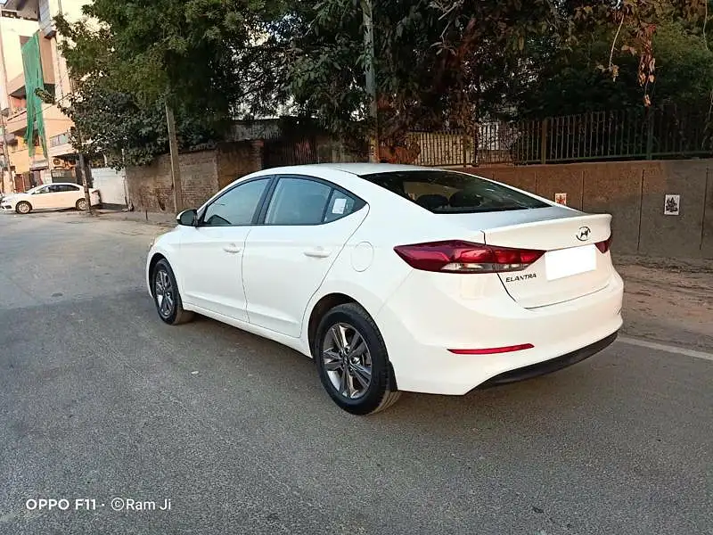 Second Hand Hyundai Elantra 2.0 S MT in Delhi