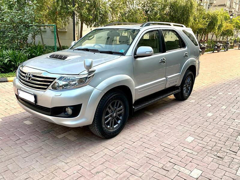 Toyota fortuner 2012