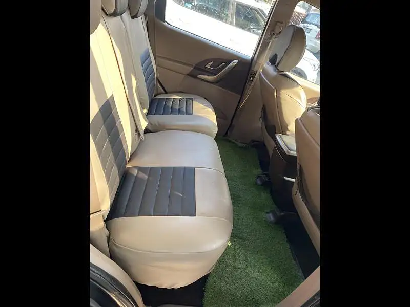 Second Hand Mahindra XUV500 [2015-2018] W6 in Lucknow
