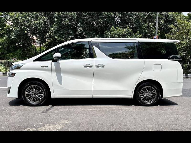 Used 2022 Toyota Vellfire [2020-2023] Hybrid for sale at Rs. 1,05,00,000 in Ahmedab